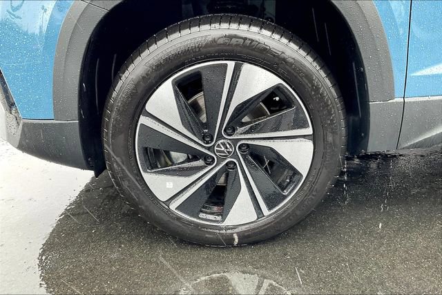 New 2025 Volkswagen Taos SE image 13