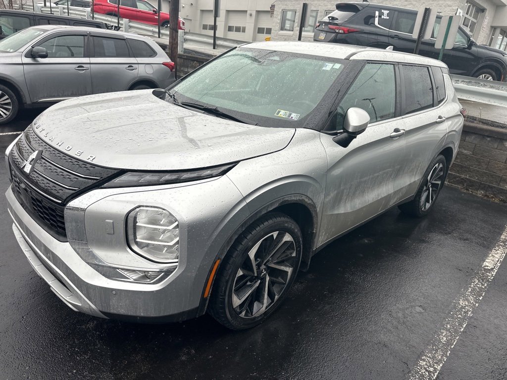 Used 2023 Mitsubishi Outlander SE image 7