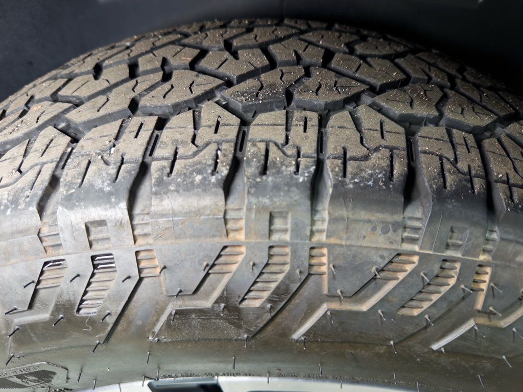 Used 2025 Rivian R1S Adventure Dual AWD/4WD image 36