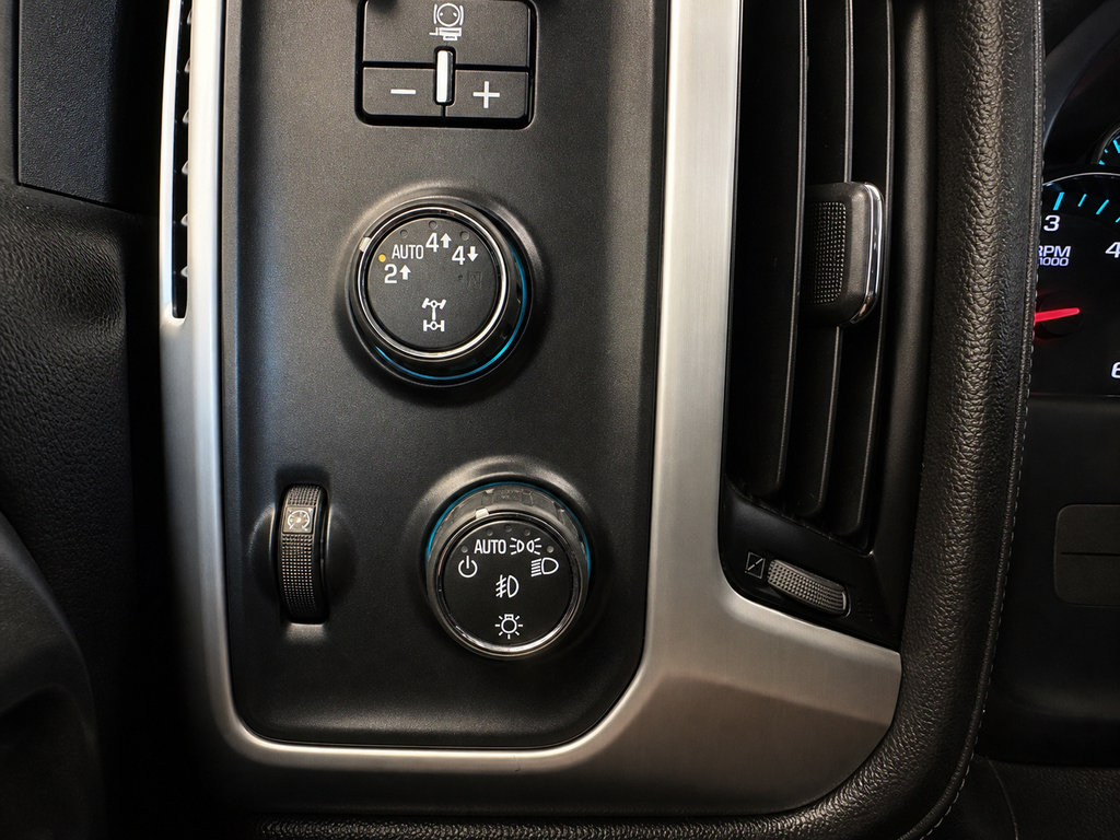 Used 2018 GMC Sierra 1500 SLE w/ SLE Value Package AWD/4WD image 21