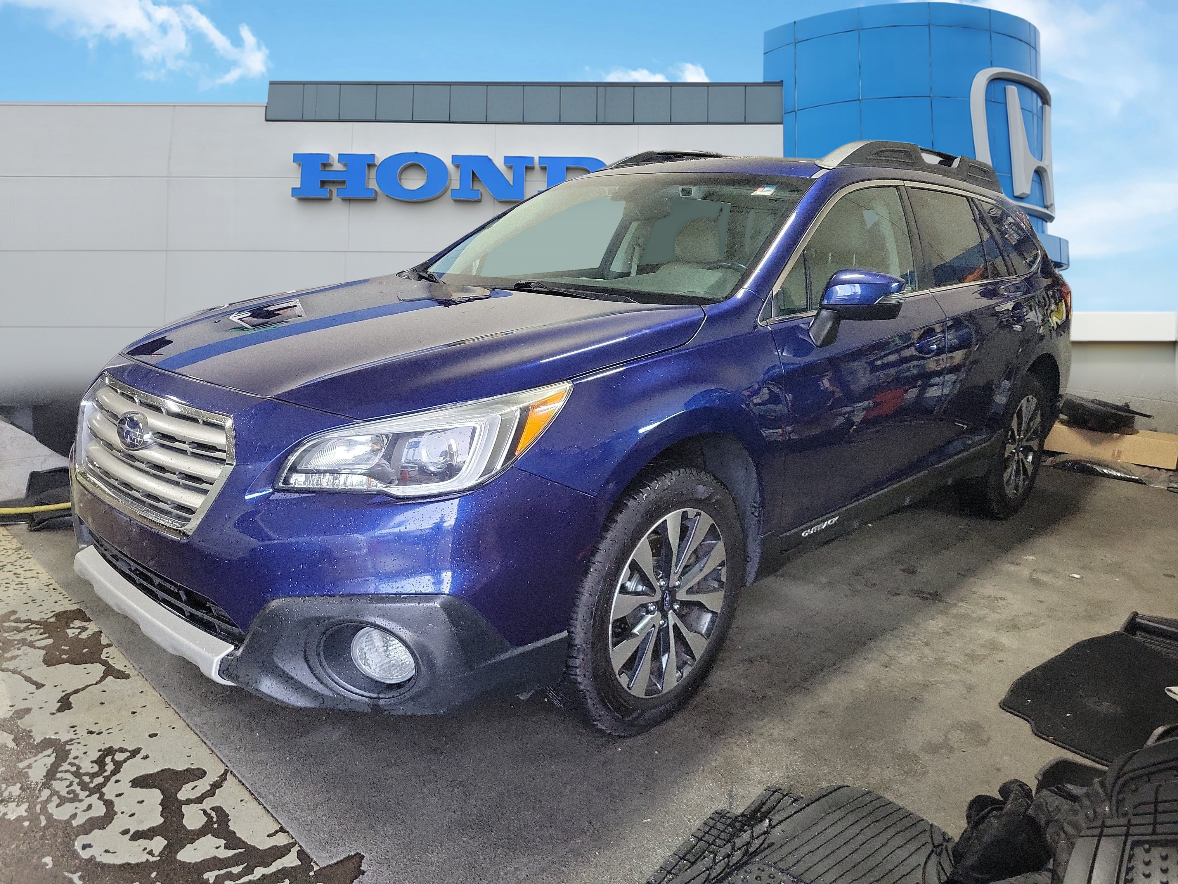 Used 2015 Subaru Outback 3.6R Limited AWD/4WD image 2