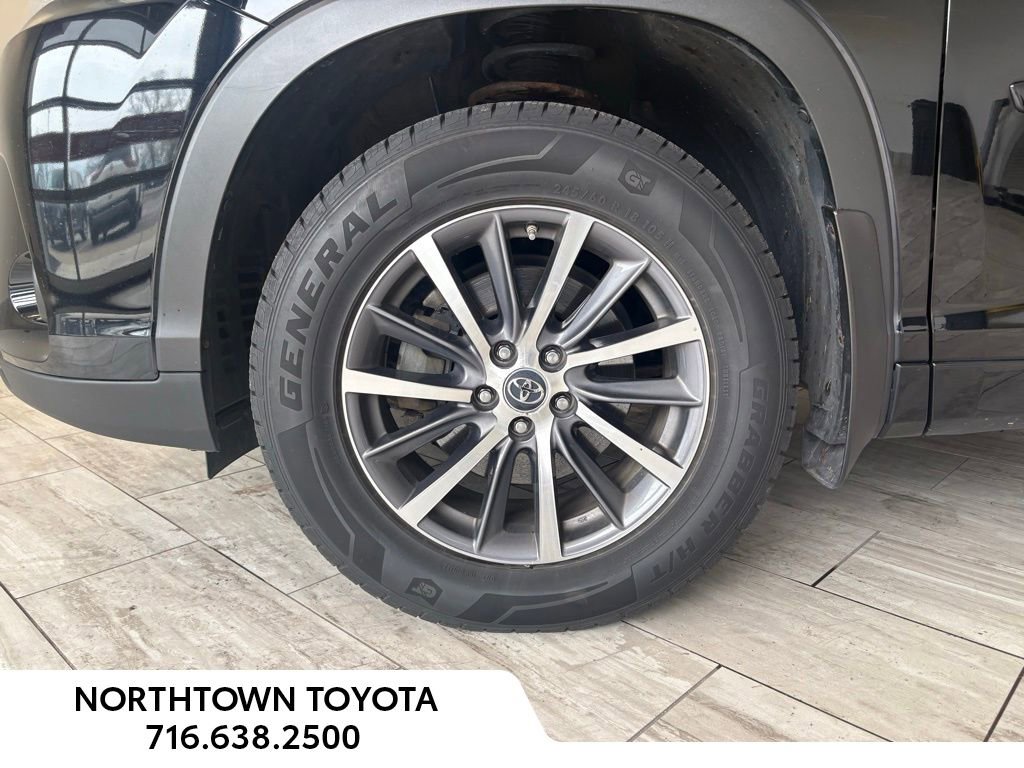 Used 2017 Toyota Highlander XLE AWD/4WD image 6