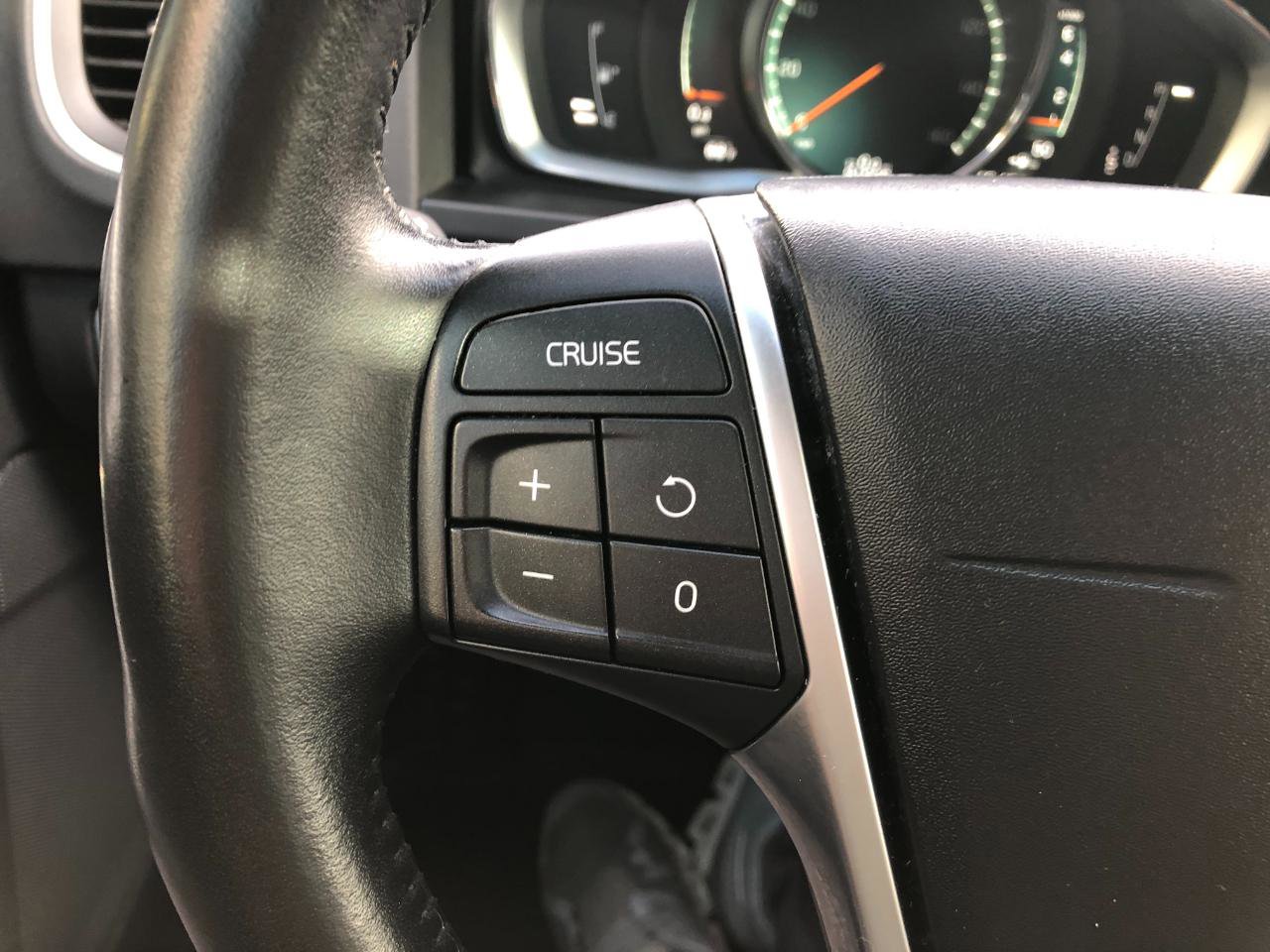 Used 2017 Volvo V60 T5 Cross Country w/ Convenience Package image 17