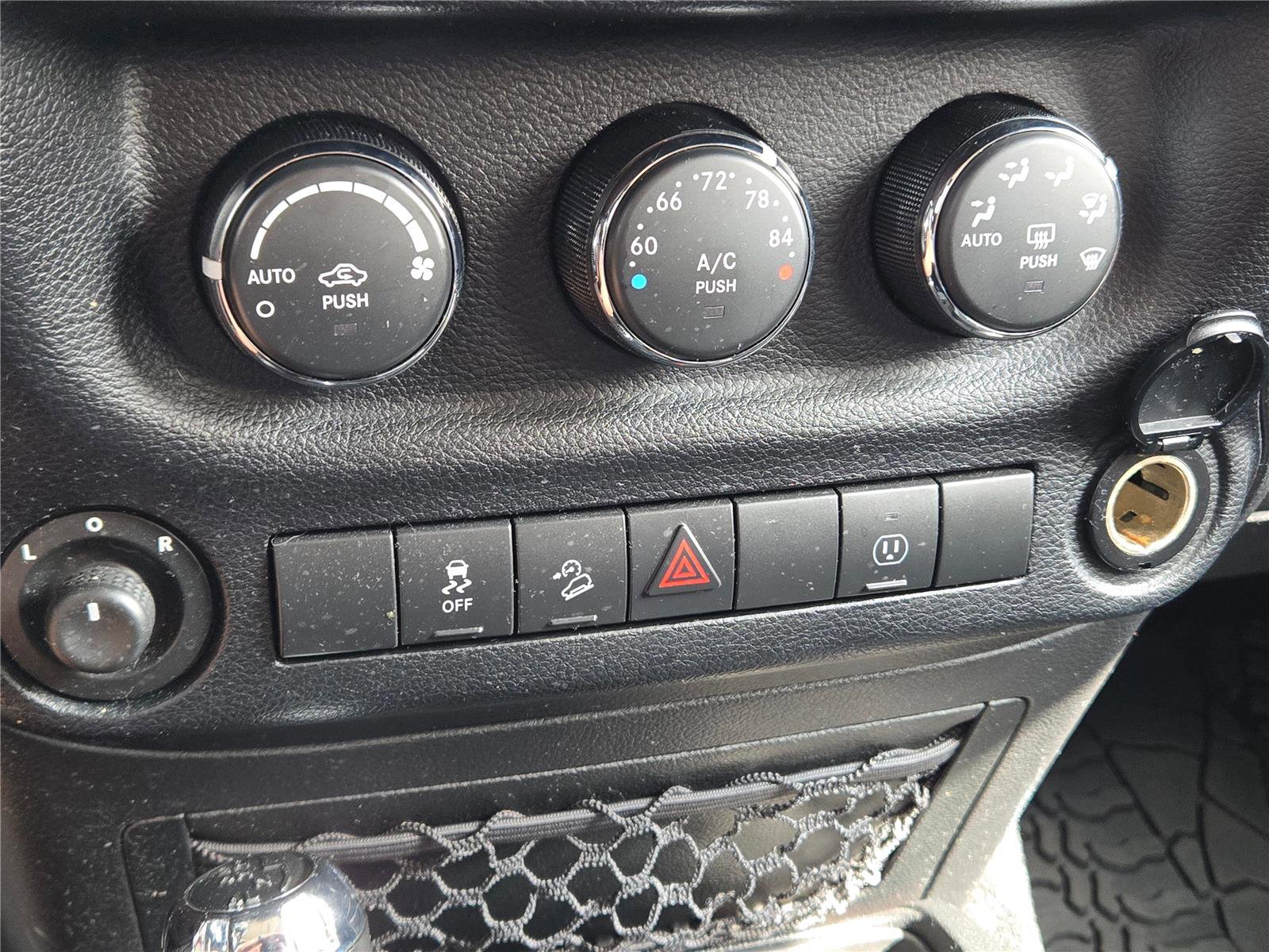Used 2014 Jeep Wrangler Unlimited Sahara AWD/4WD image 22