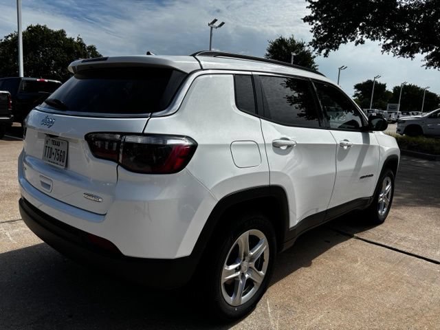 Used 2024 Jeep Compass Latitude AWD/4WD image 5