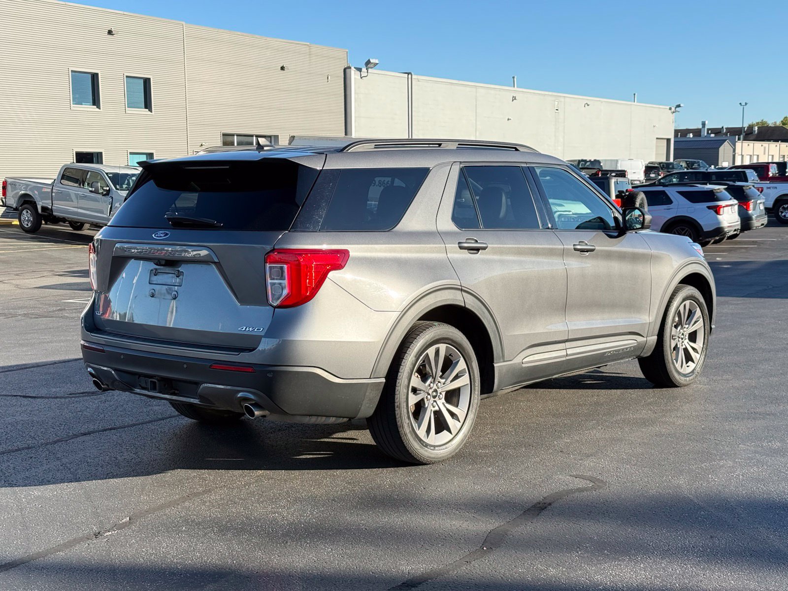 Used 2021 Ford Explorer XLT w/ Equipment Group 202A AWD/4WD image 4