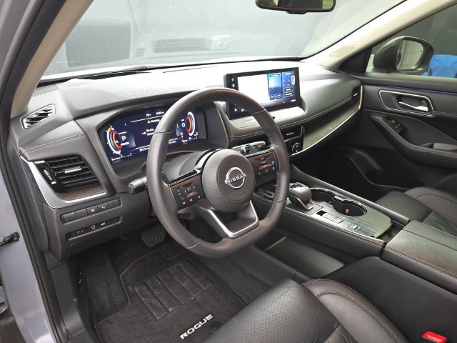 Used 2024 Nissan Rogue Platinum w/ Platinum Premium Package FWD image 14