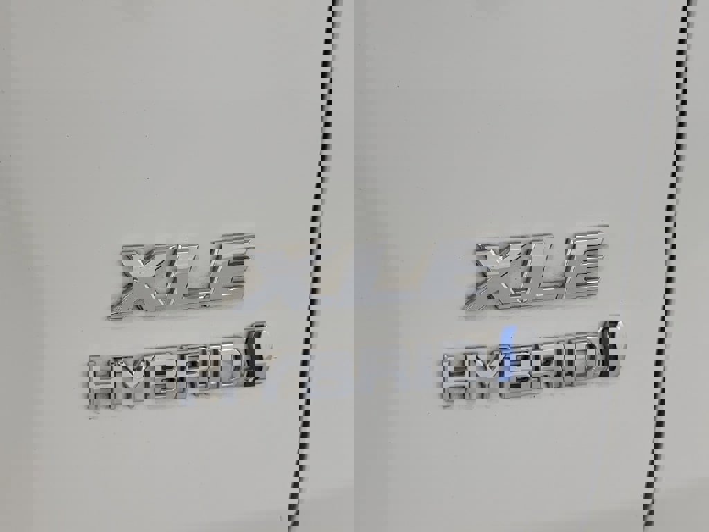 Used 2021 Toyota RAV4 XLE Premium image 10