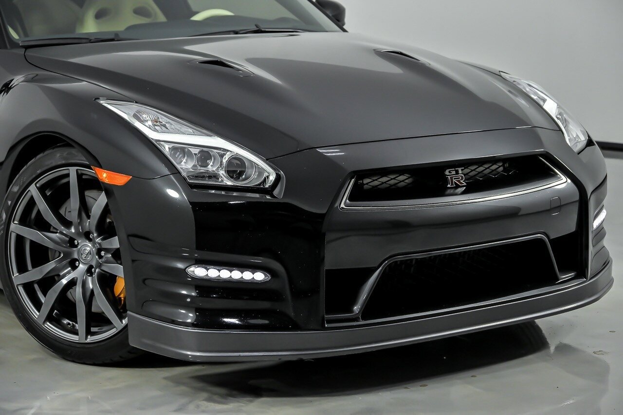 Used 2015 Nissan GT-R Premium AWD/4WD image 3