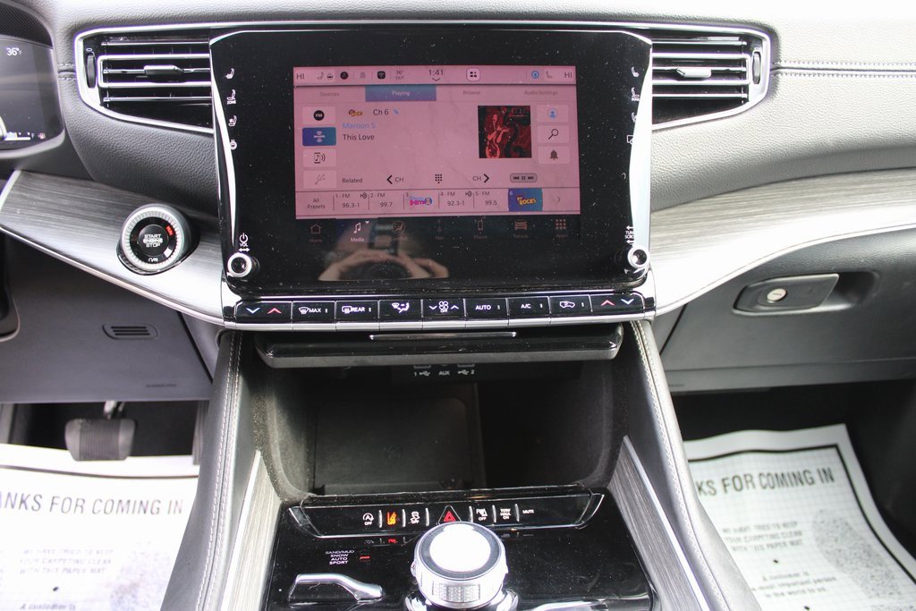 Used 2024 Jeep Wagoneer L Series II image 16