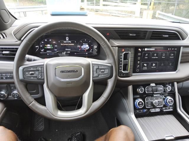 Used 2023 GMC Yukon Denali RWD image 3