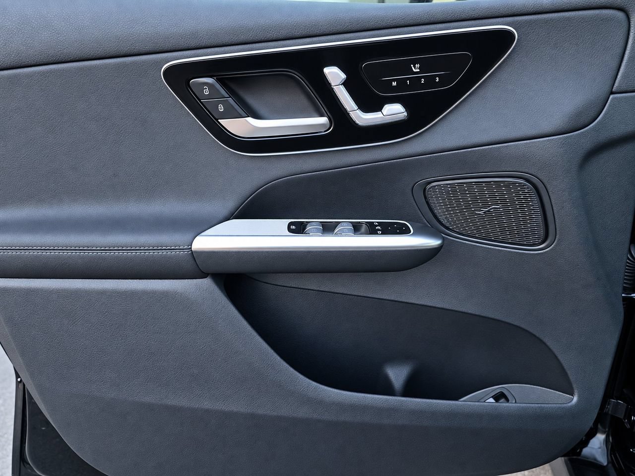 New 2027 Mercedes-Benz GLC 300 4MATIC image 13