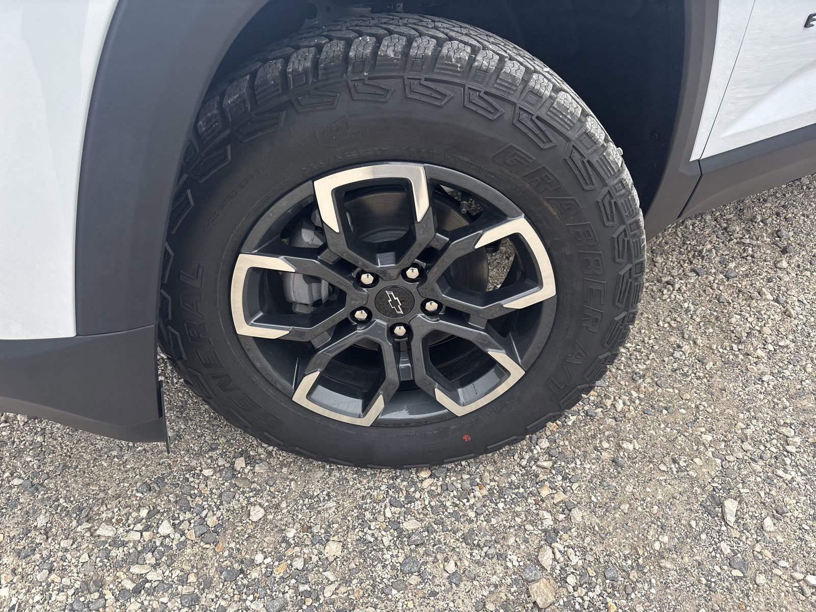 New 2026 Chevrolet Equinox ACTIV w/ Convenience Package III image 13