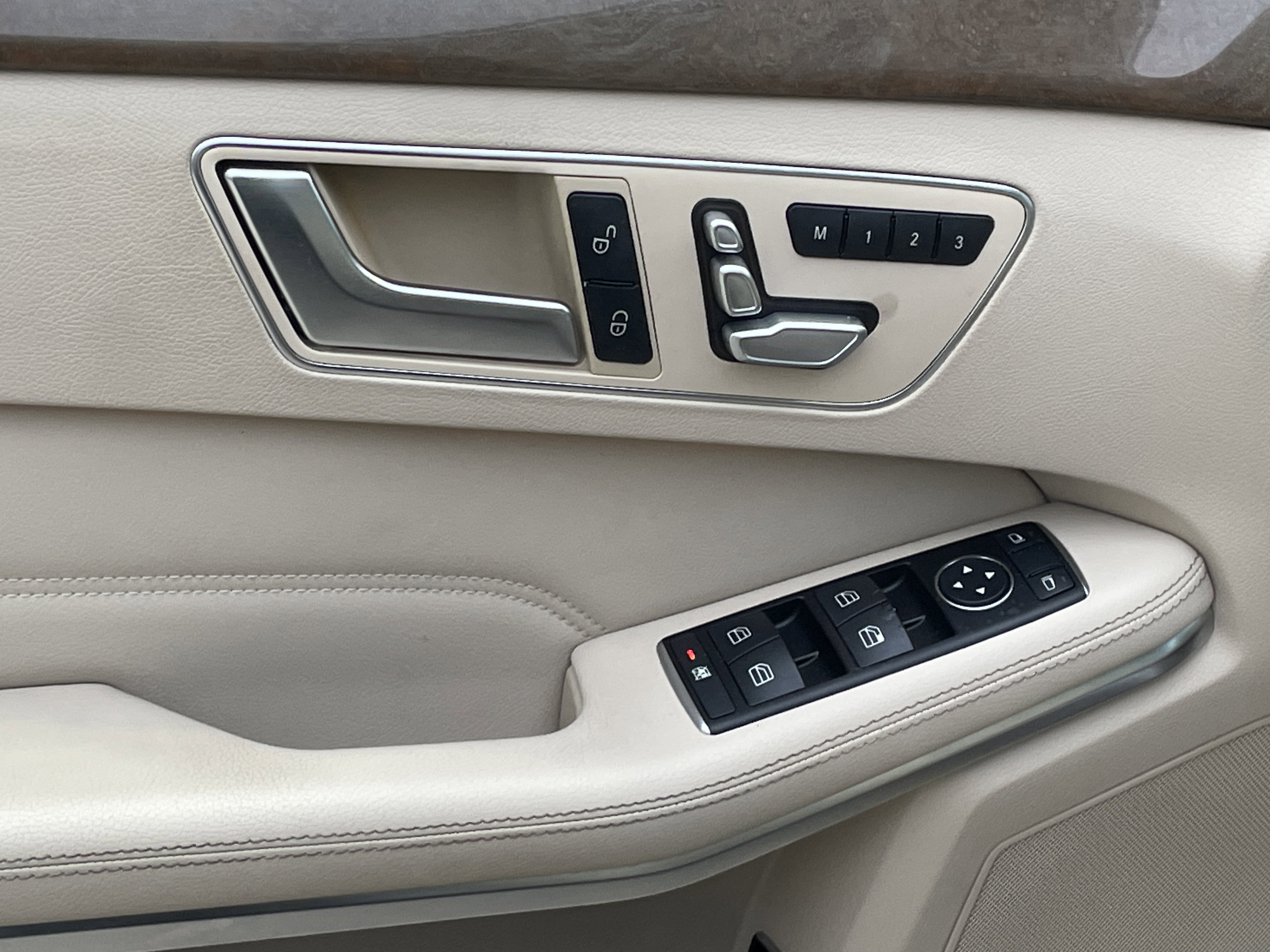 Used 2014 Mercedes-Benz E 250 BlueTEC Sedan image 18