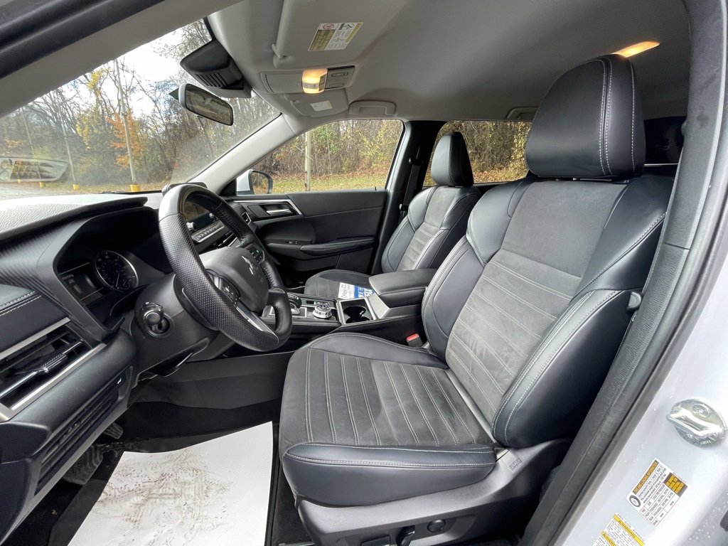 Used 2024 Mitsubishi Outlander SE image 24