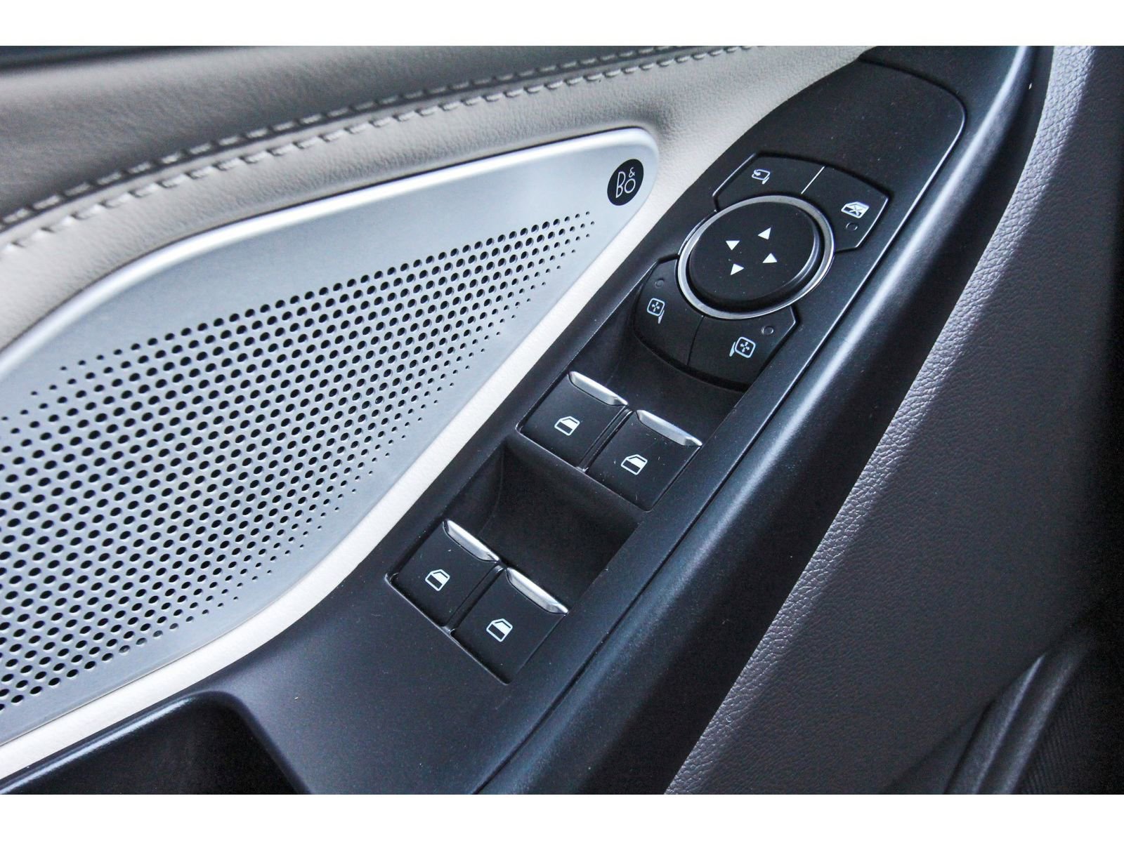 Used 2020 Ford Explorer Platinum w/ Premium Technology Package image 25