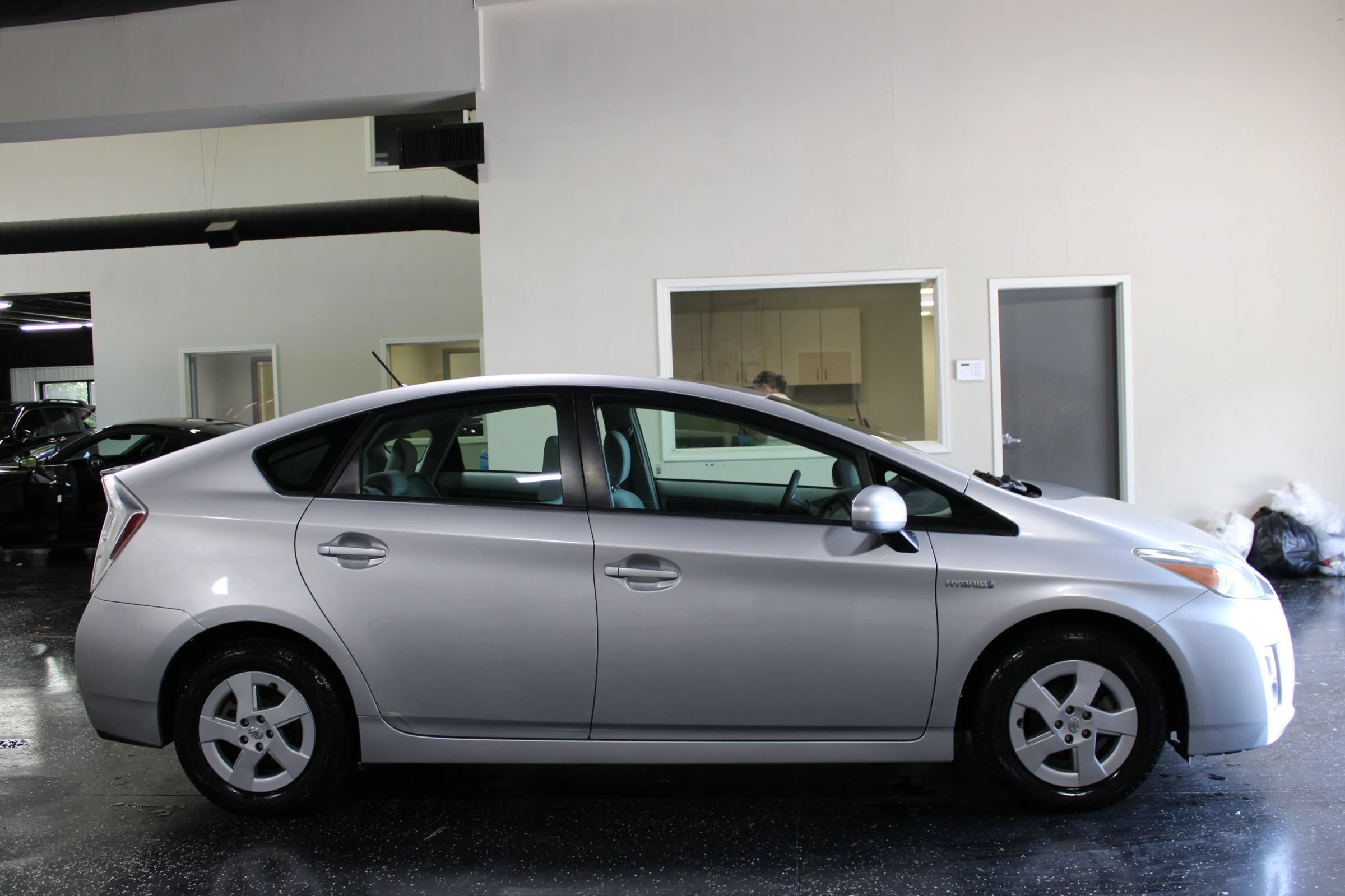 Used 2010 Toyota Prius Three FWD image 2