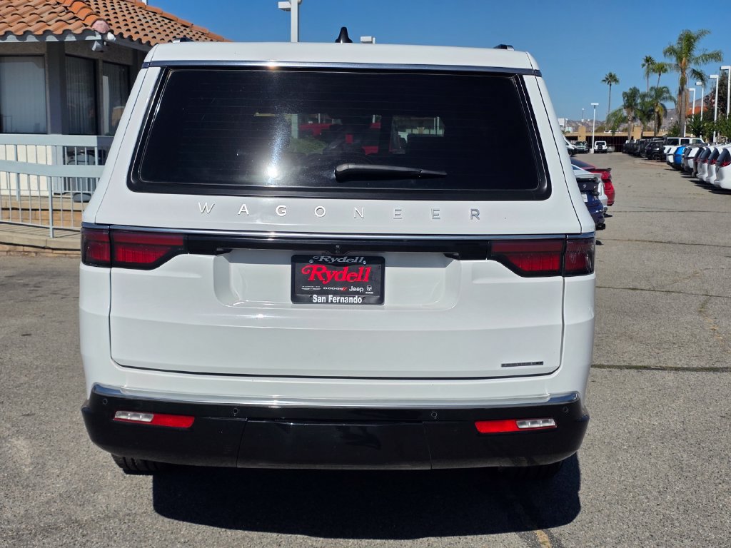 Certified 2024 Jeep Wagoneer L Series II w/ Flexible Seating Group RWD image 7