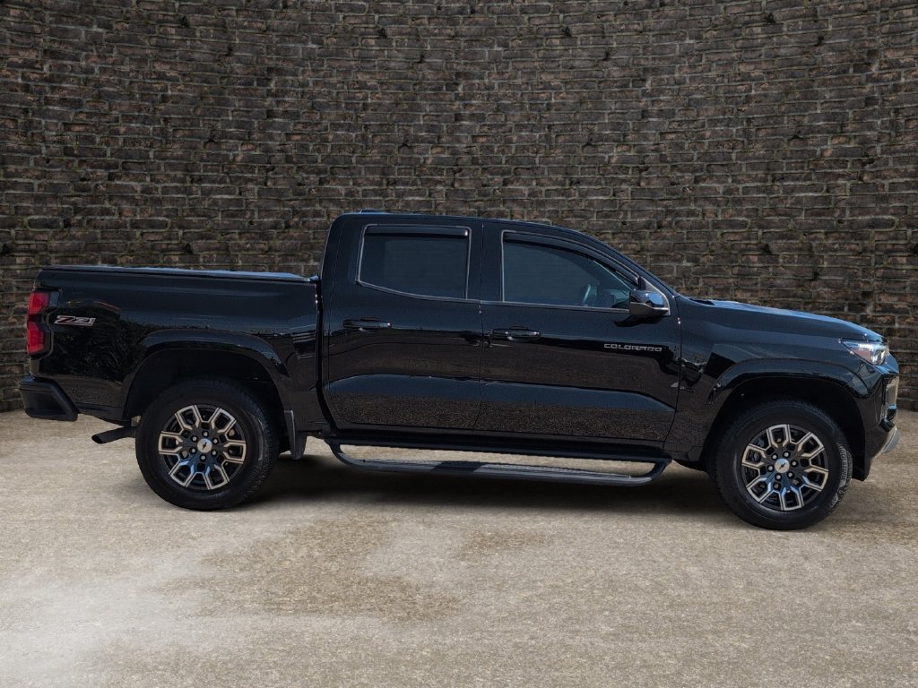 Used 2023 Chevrolet Colorado Z71 w/ Z71 Convenience Package 2 AWD/4WD image 3
