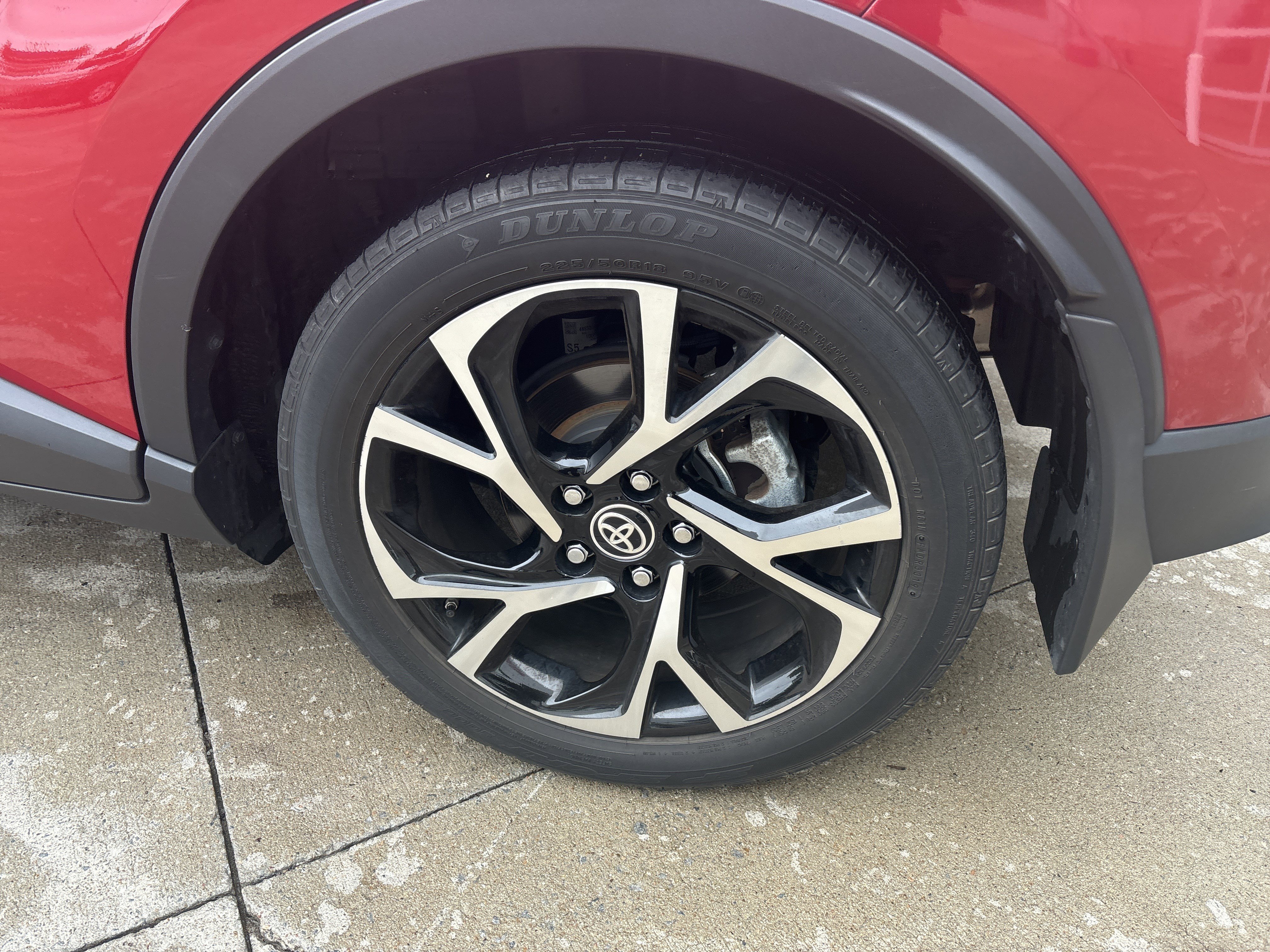 Used 2020 Toyota C-HR XLE FWD image 15