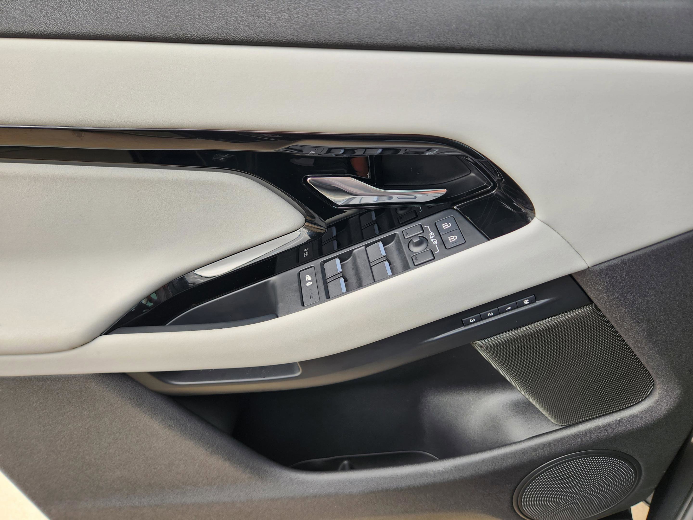 Certified 2024 Land Rover Range Rover Evoque Dynamic SE AWD/4WD image 18