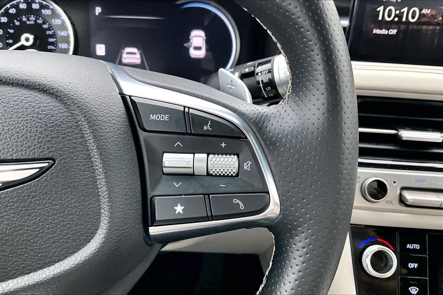 Used 2025 Genesis G70 2.5T RWD image 23