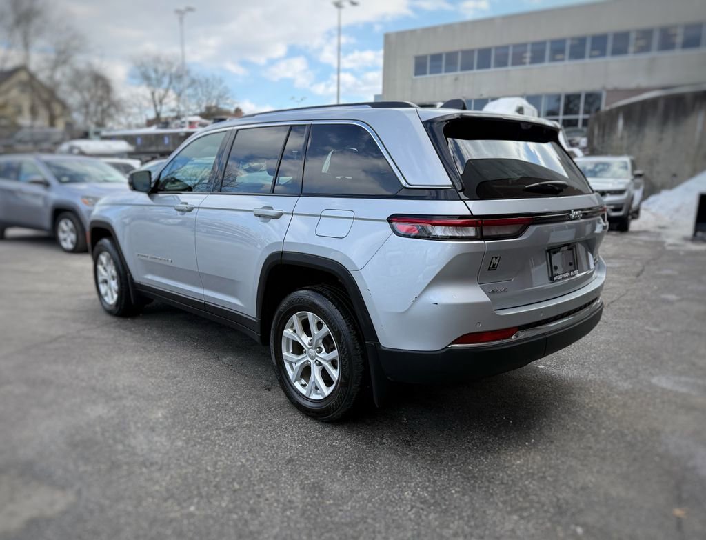 Used 2023 Jeep Grand Cherokee Limited w/ Luxury Tech Group II image 15