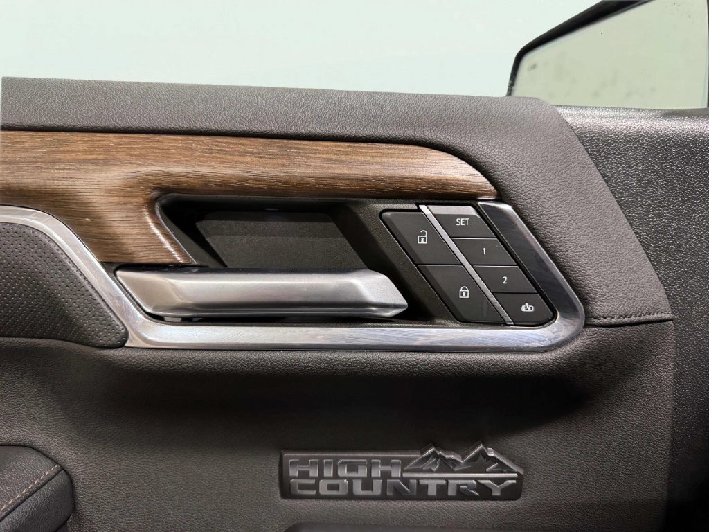 Used 2023 Chevrolet Silverado 1500 High Country w/ Technology Package AWD/4WD image 19