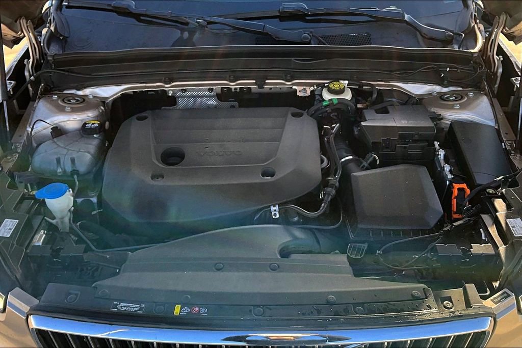 Used 2023 Volvo XC40 B4 Plus w/ Protection Package Premier image 13