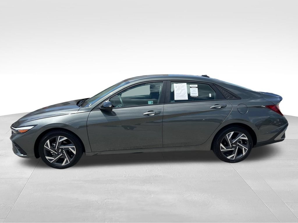 Used 2025 Hyundai Elantra Sport w/ Cargo Package FWD video 2