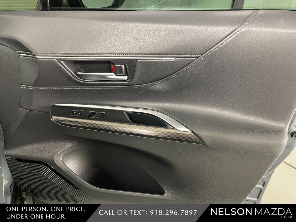 Used 2021 Toyota Venza XLE w/ Softex Package image 47