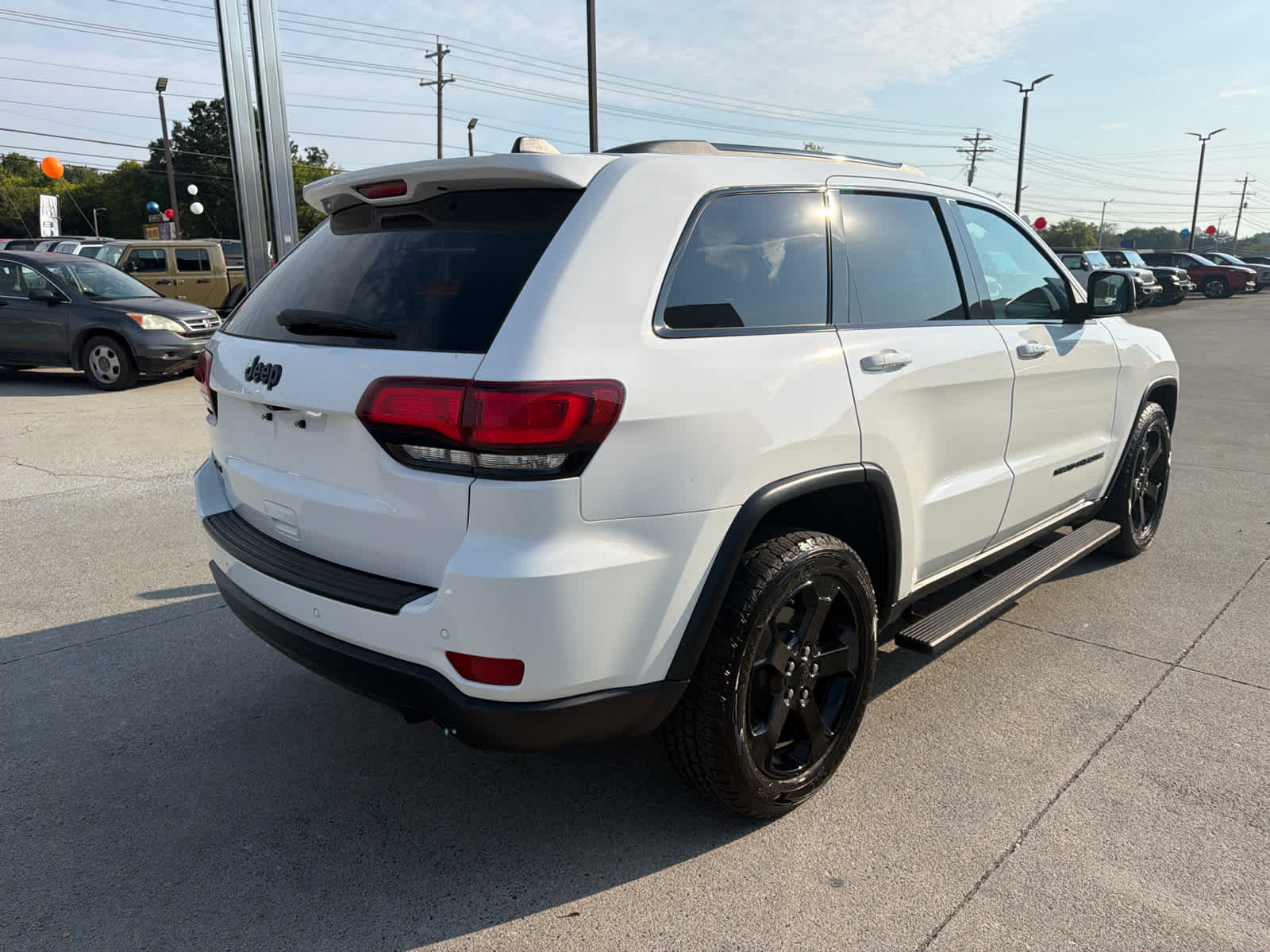 Used 2018 Jeep Grand Cherokee Laredo AWD/4WD image 6