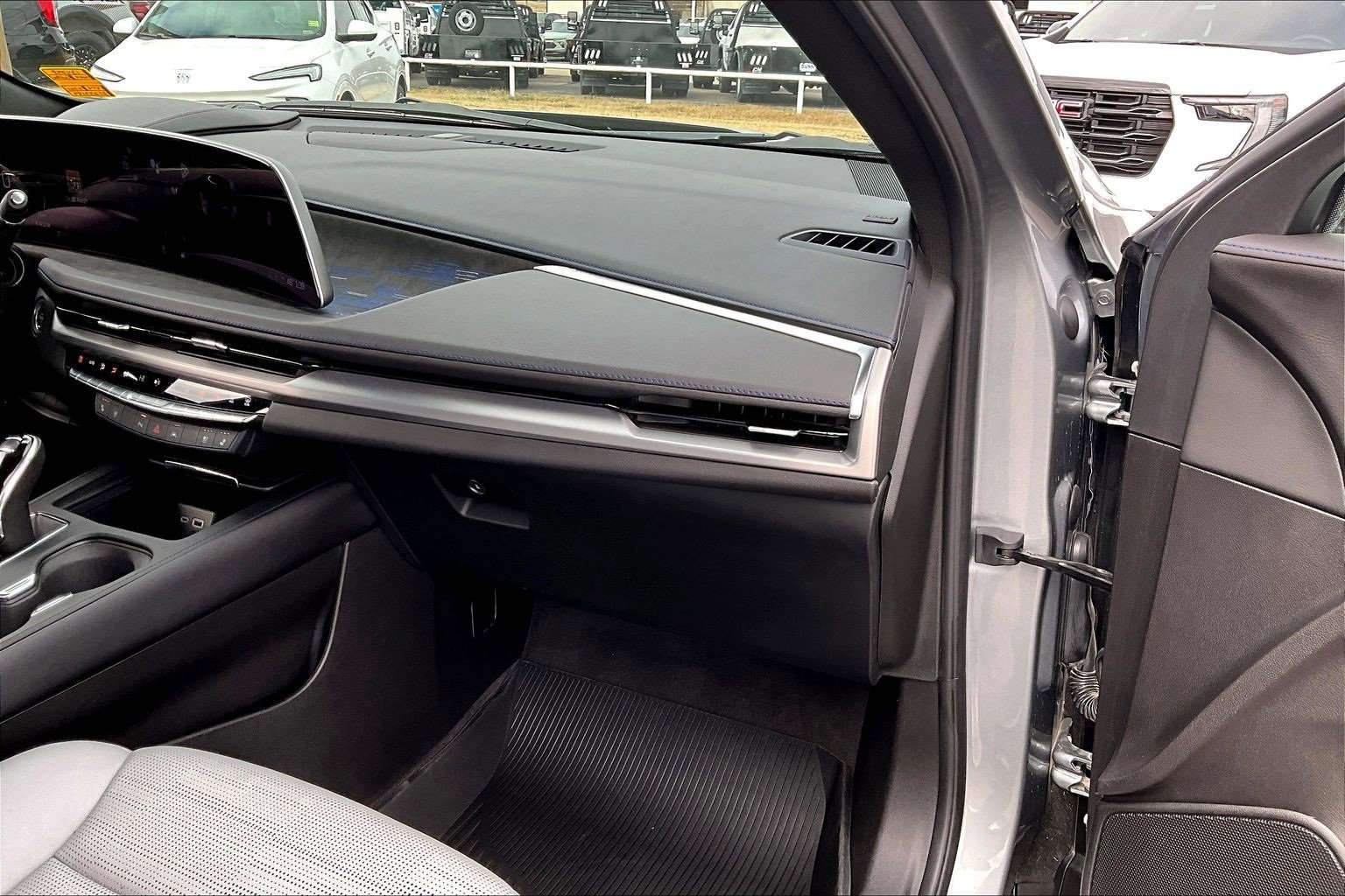 Used 2024 Cadillac XT4 Sport image 16