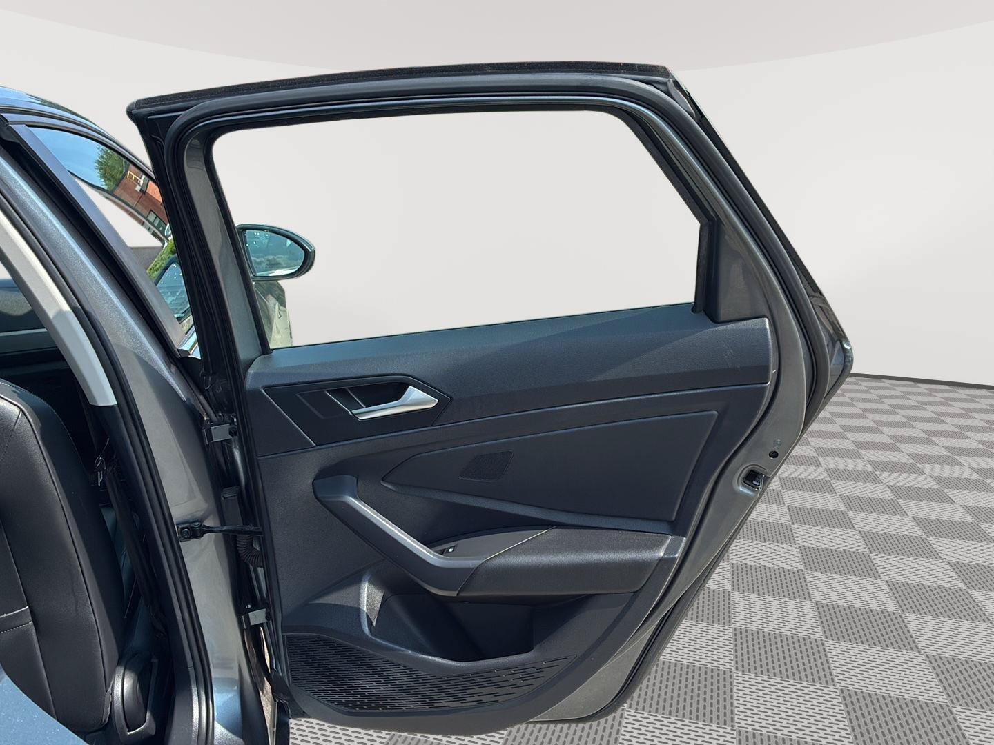 Used 2019 Volkswagen Jetta SE w/ Cold Weather Package FWD image 18