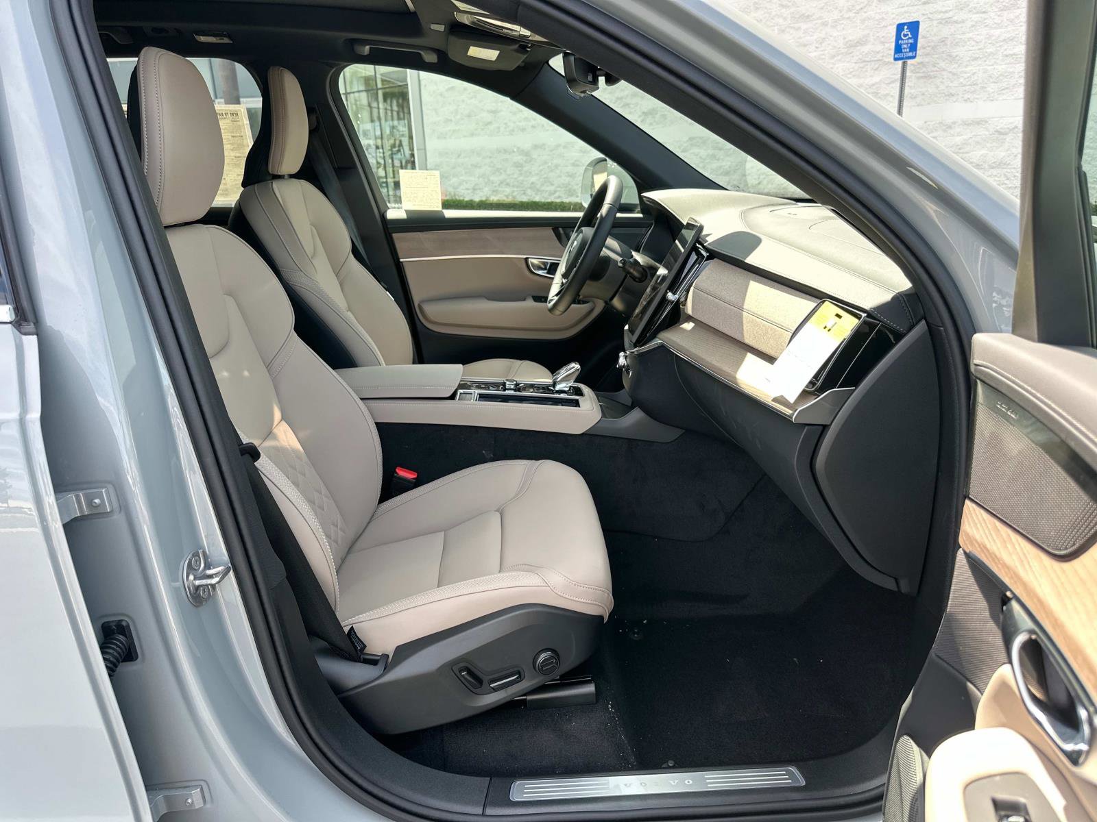 New 2026 Volvo XC90 T8 Plus image 21