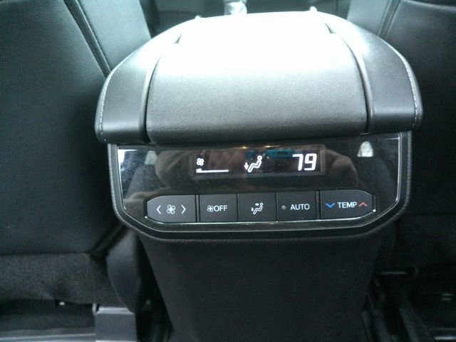 Used 2022 Toyota Highlander XLE AWD/4WD image 26
