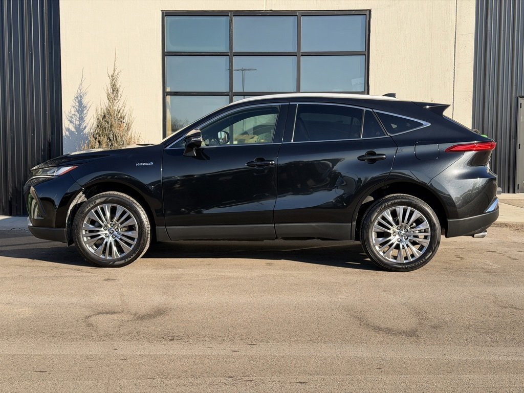 Used 2021 Toyota Venza XLE w/ Softex Package image 2