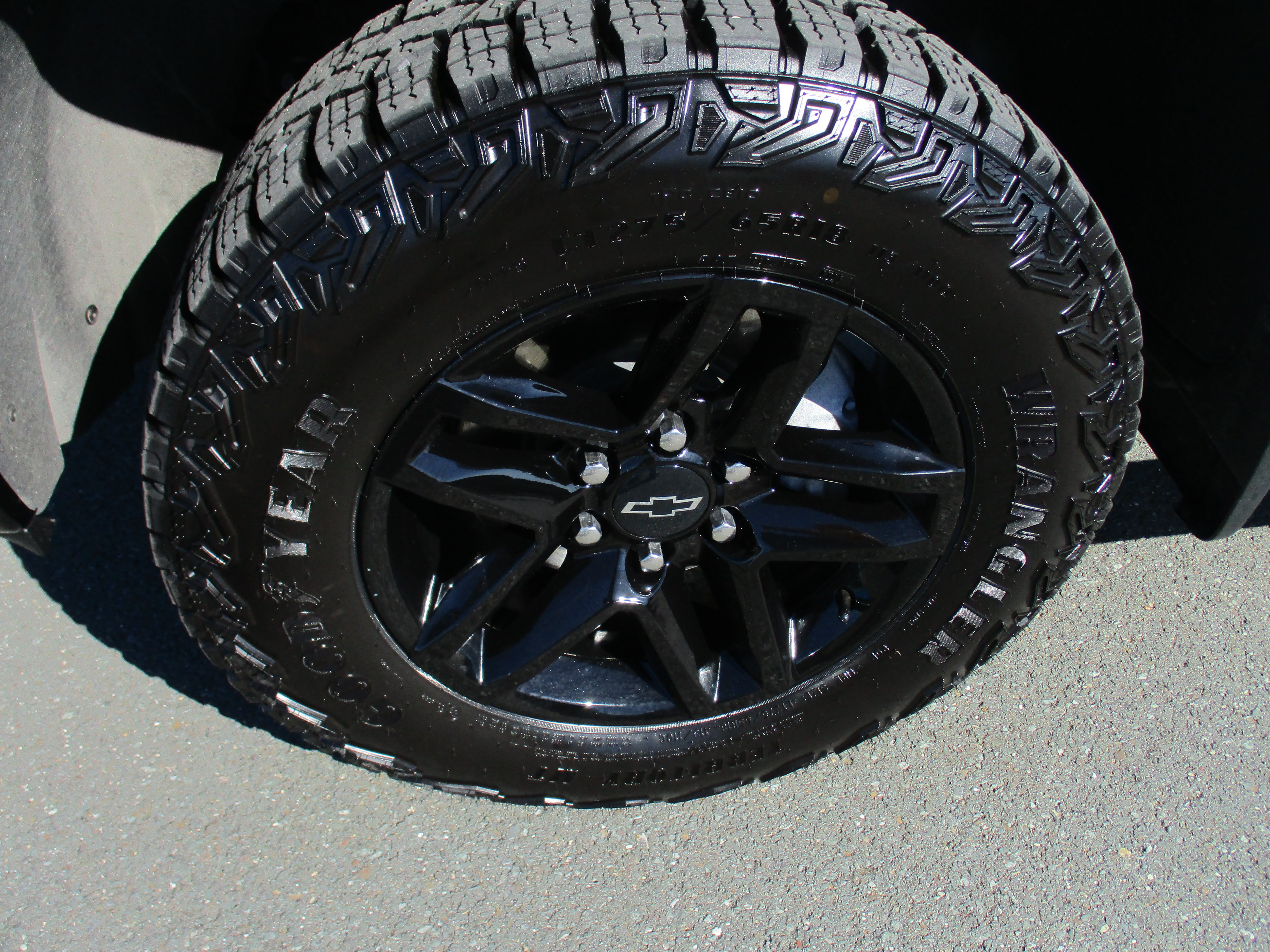 Used 2025 Chevrolet Silverado 1500 LT Trail Boss w/ Convenience Package II AWD/4WD image 9