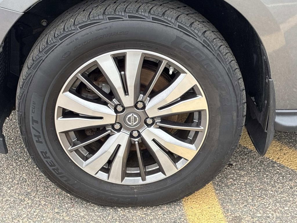 Used 2018 Nissan Pathfinder S image 21