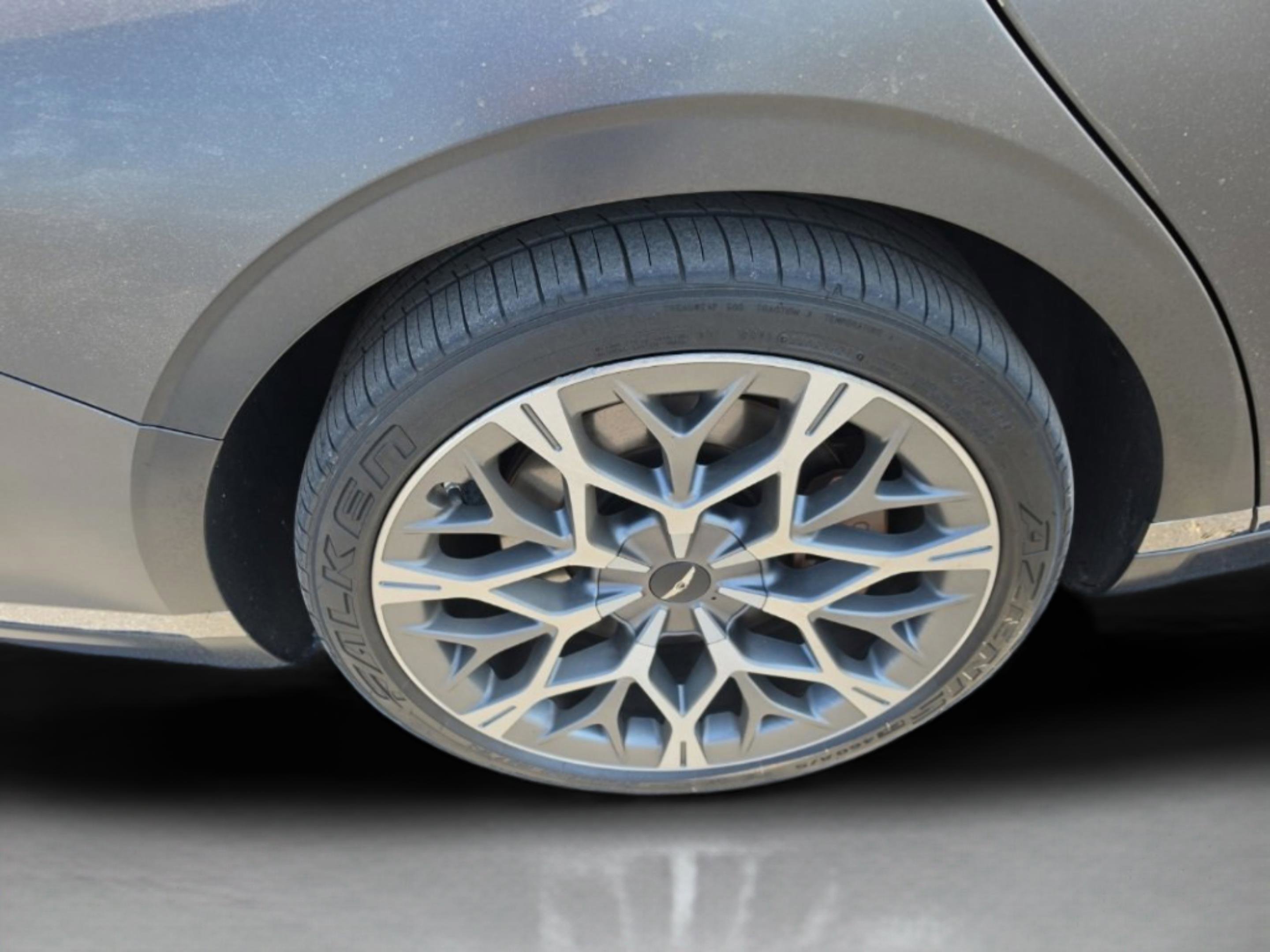 Used 2023 Genesis G90 3.5T image 14