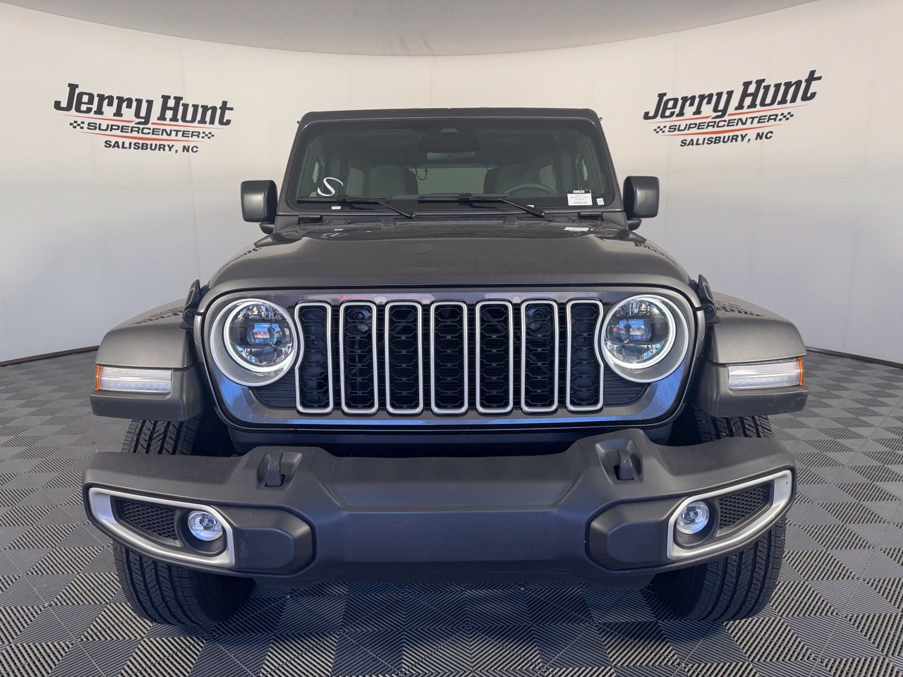 Used 2026 Jeep Wrangler Unlimited Sahara AWD/4WD image 5