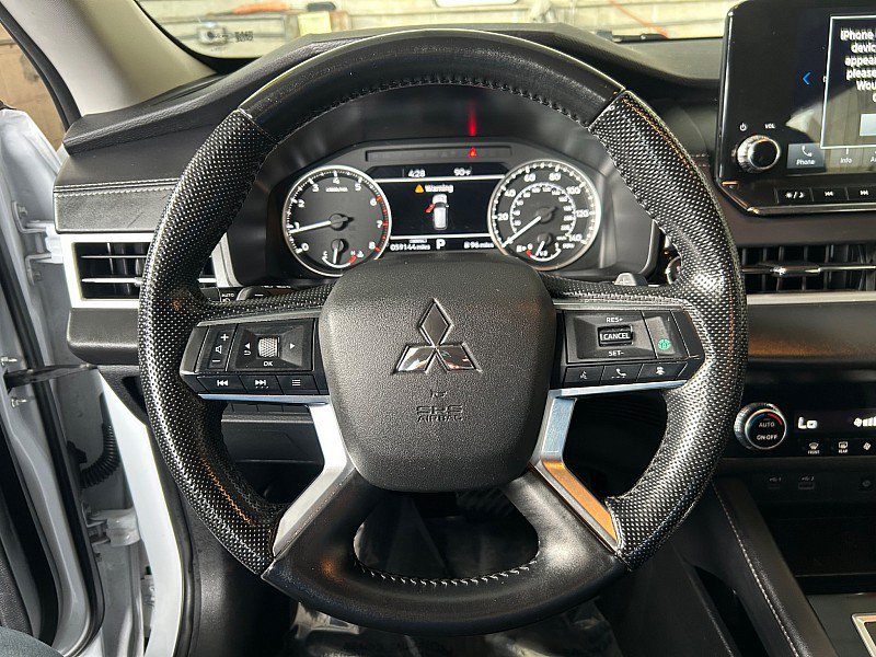 Used 2024 Mitsubishi Outlander AWD image 20