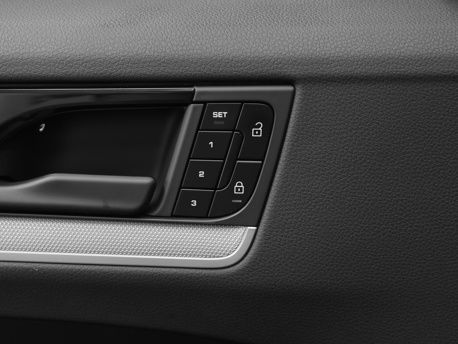 Certified 2024 Porsche Cayenne AWD/4WD image 30