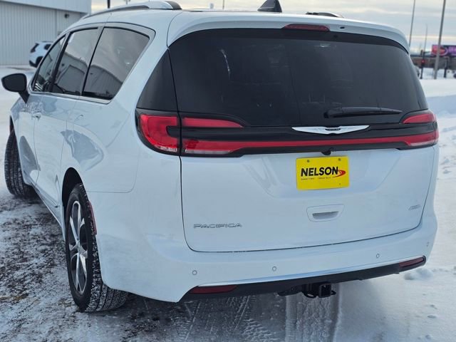 New 2026 Chrysler Pacifica Pinnacle w/ Trailer Tow Group AWD/4WD image 3