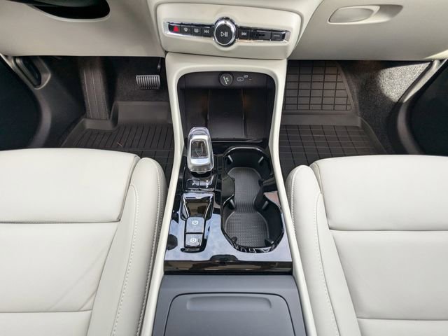 New 2025 Volvo XC40 B5 Plus w/ Protection Package Premier AWD/4WD image 23