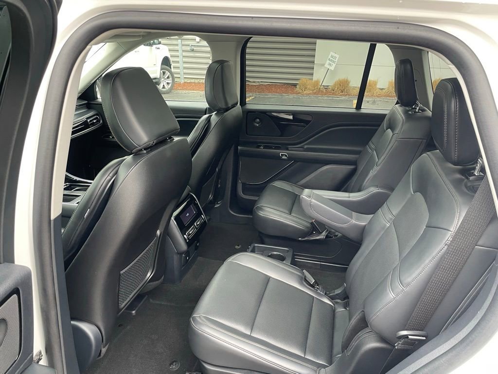 Used 2025 Lincoln Aviator AWD w/ Jet Appearance Package image 11