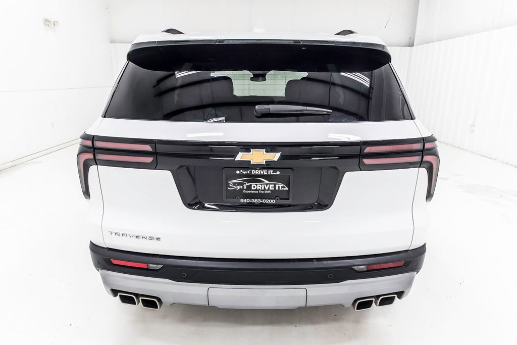 Used 2025 Chevrolet Traverse LT image 5