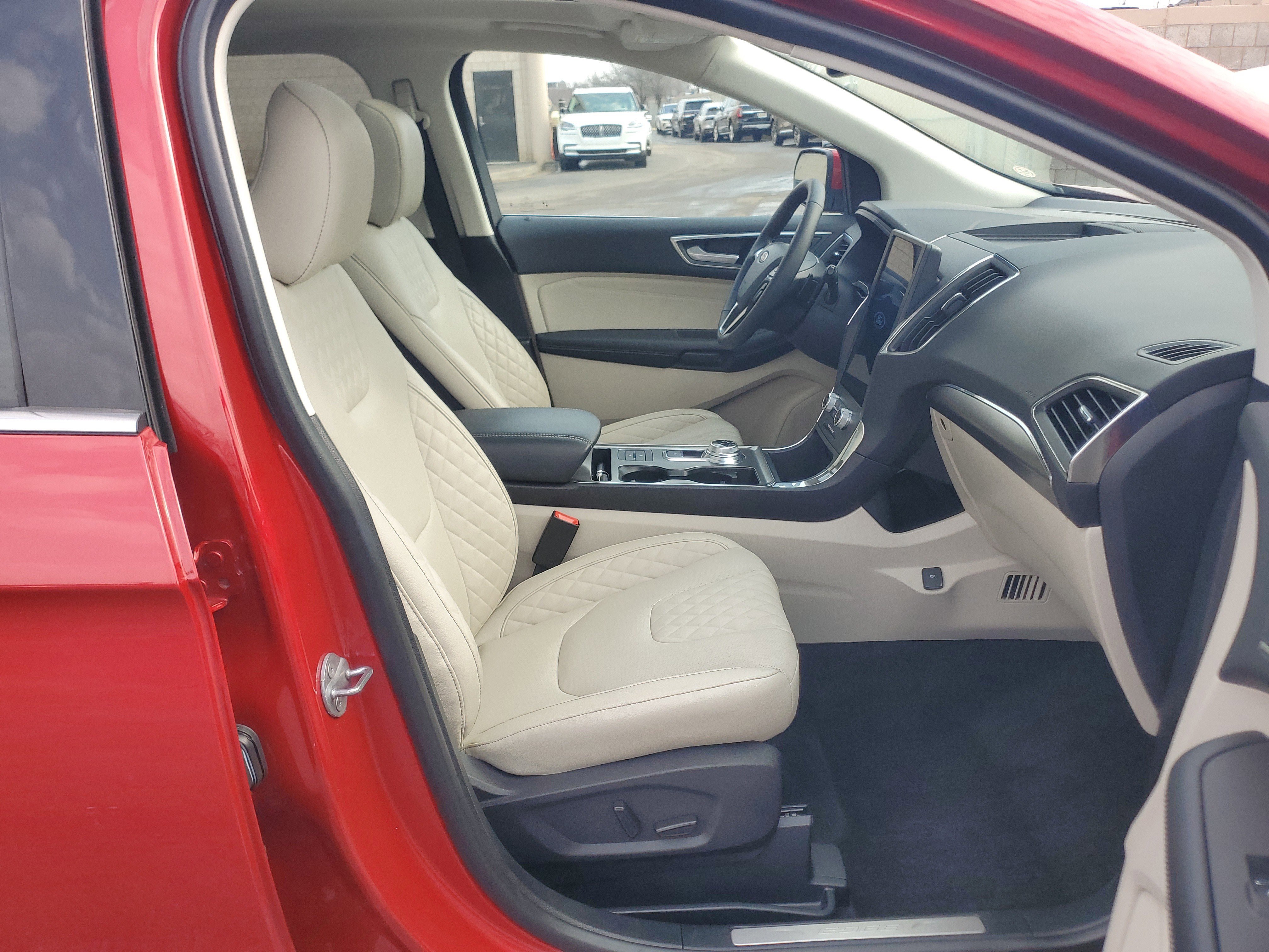 Used 2024 Ford Edge Titanium w/ Equipment Group 301A image 9