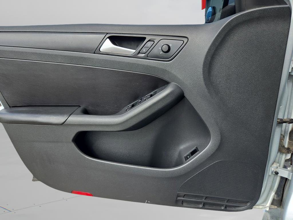 Used 2012 Volkswagen Jetta SE image 28
