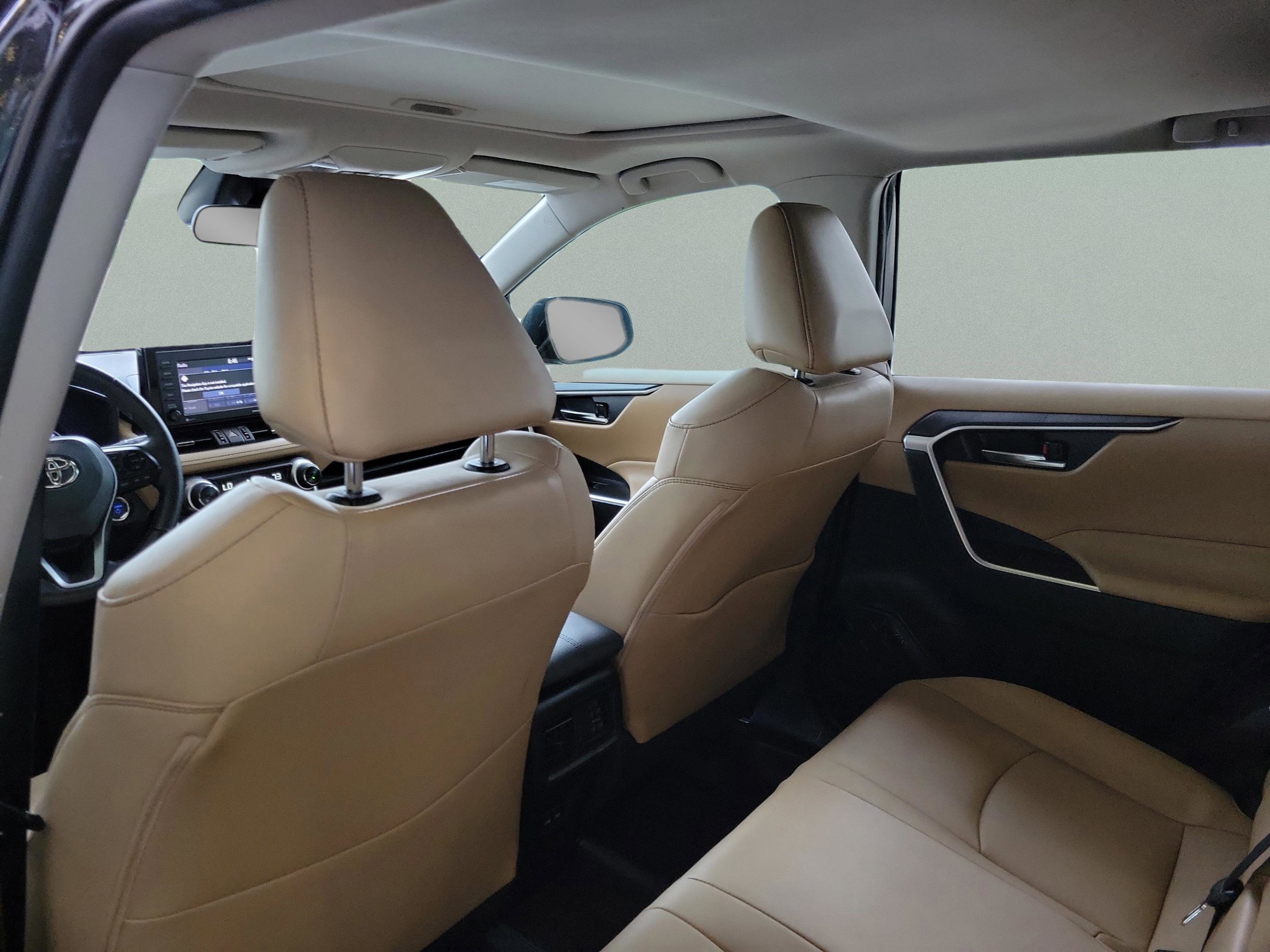 Used 2022 Toyota RAV4 XLE Premium image 23